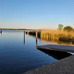 4 Sterne Dtv Floating House Botel