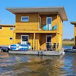 4 Sterne Dtv Floating House Botel *