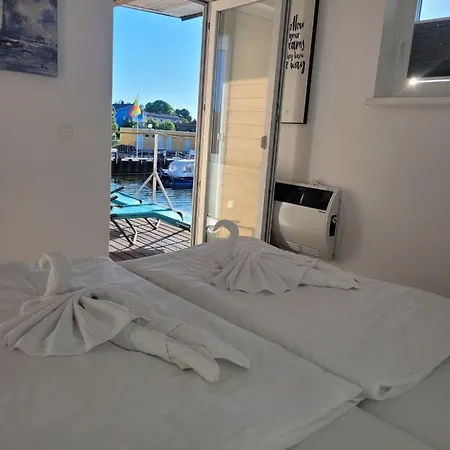 4 Sterne Dtv Floating House *