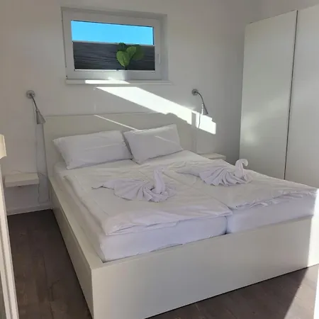 4 Sterne Dtv Floating House Ботель Kroslin
