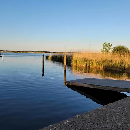 4 Sterne Dtv Floating House Ботель